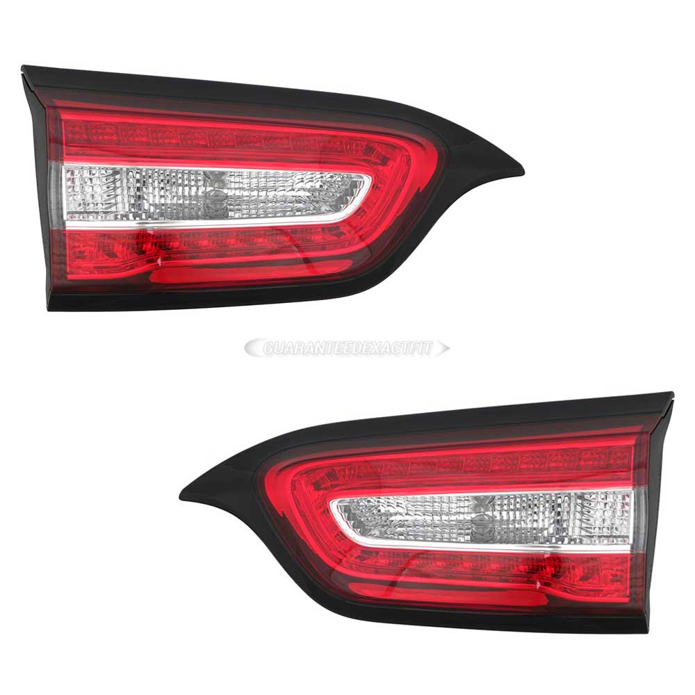 2015 Jeep Cherokee Tail Light Assembly Pair