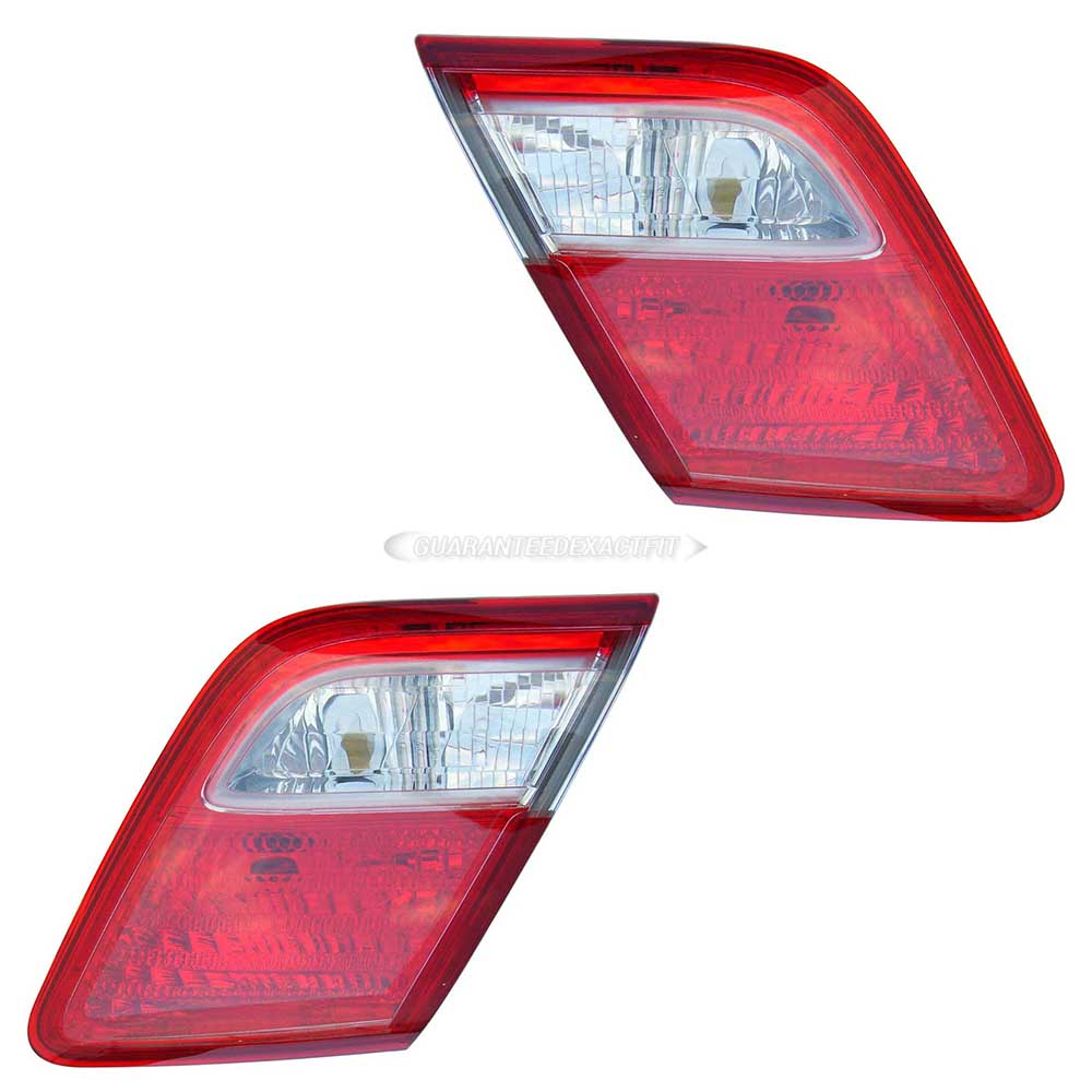2009 Toyota Camry Tail Light Assembly Pair