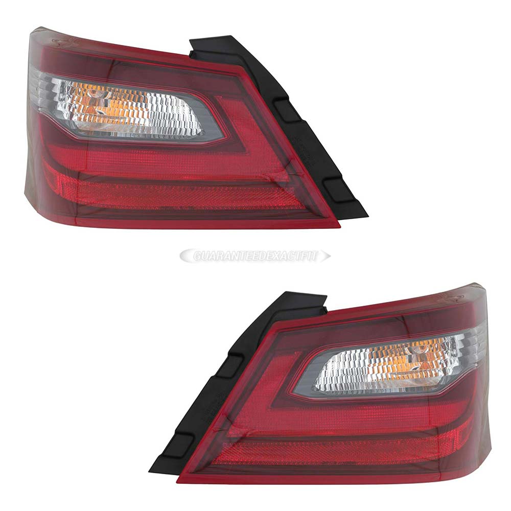 2017 Nissan Altima Tail Light Assembly Pair