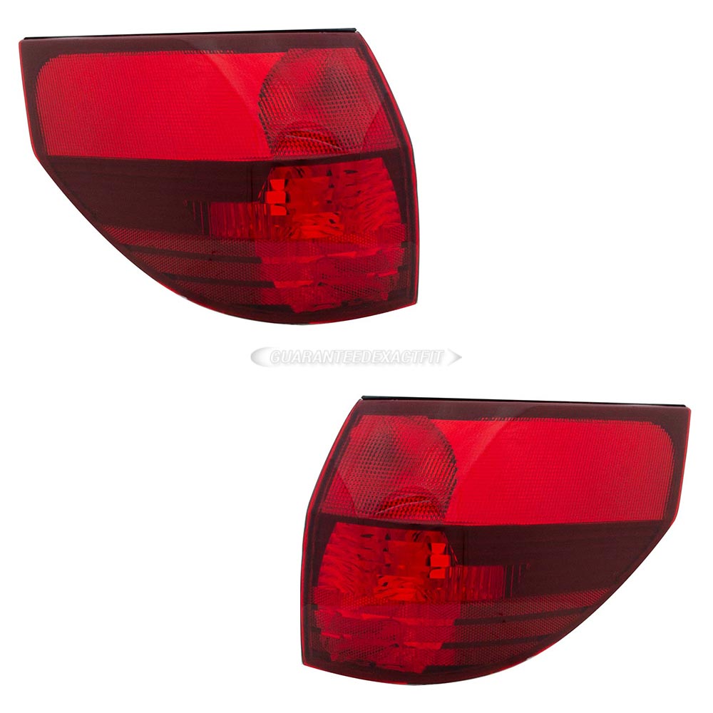 2004 Toyota Sienna Tail Light Assembly Pair