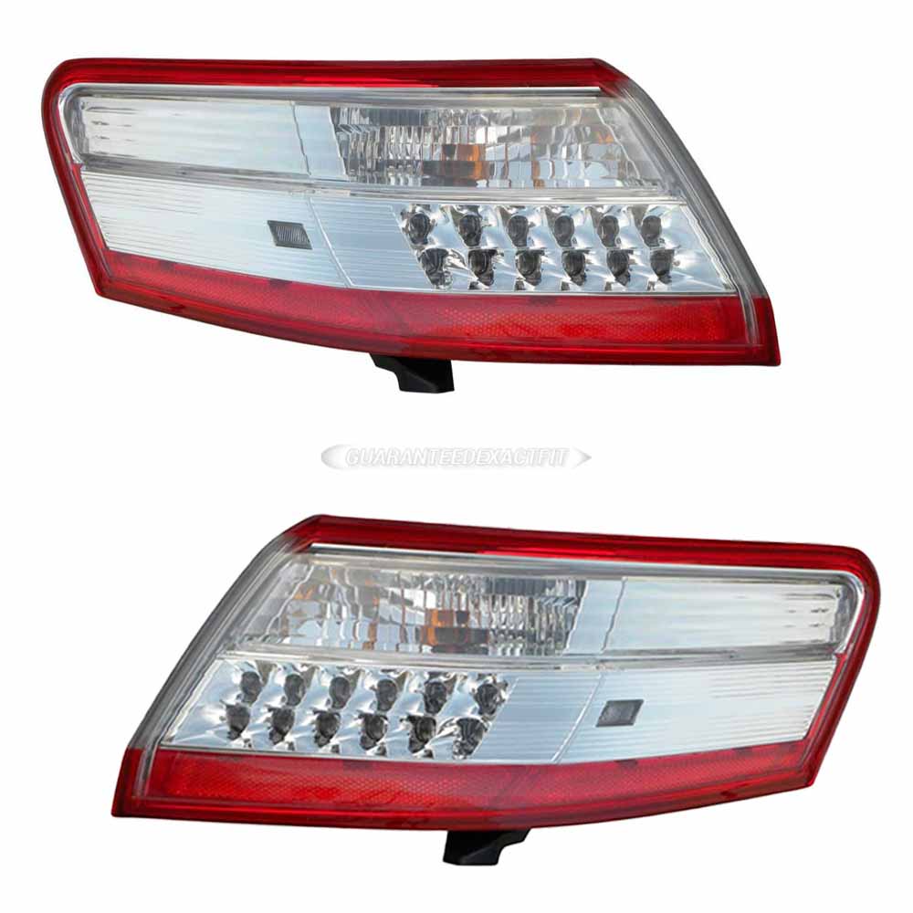 2011 Toyota Camry Tail Light Assembly Pair