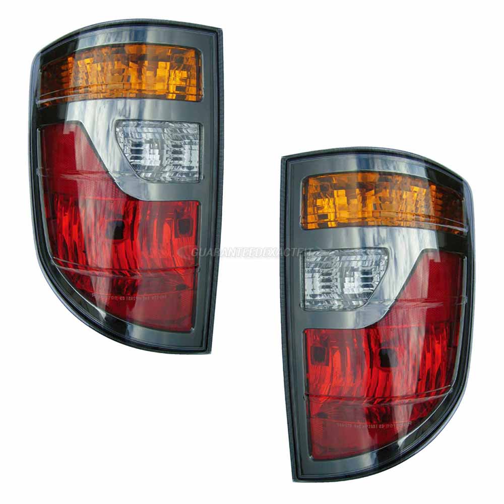 2007 Honda Ridgeline Tail Light Assembly Pair