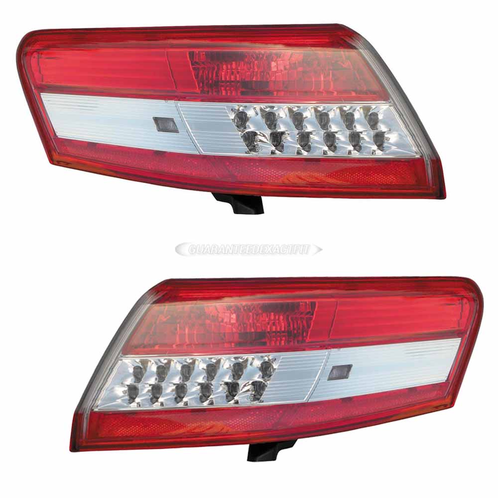 2011 Toyota Camry Tail Light Assembly Pair