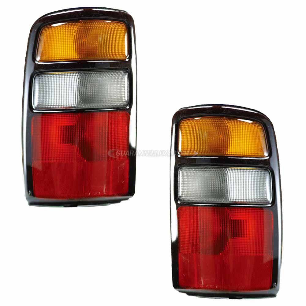 2004 Gmc Yukon Tail Light Assembly Pair