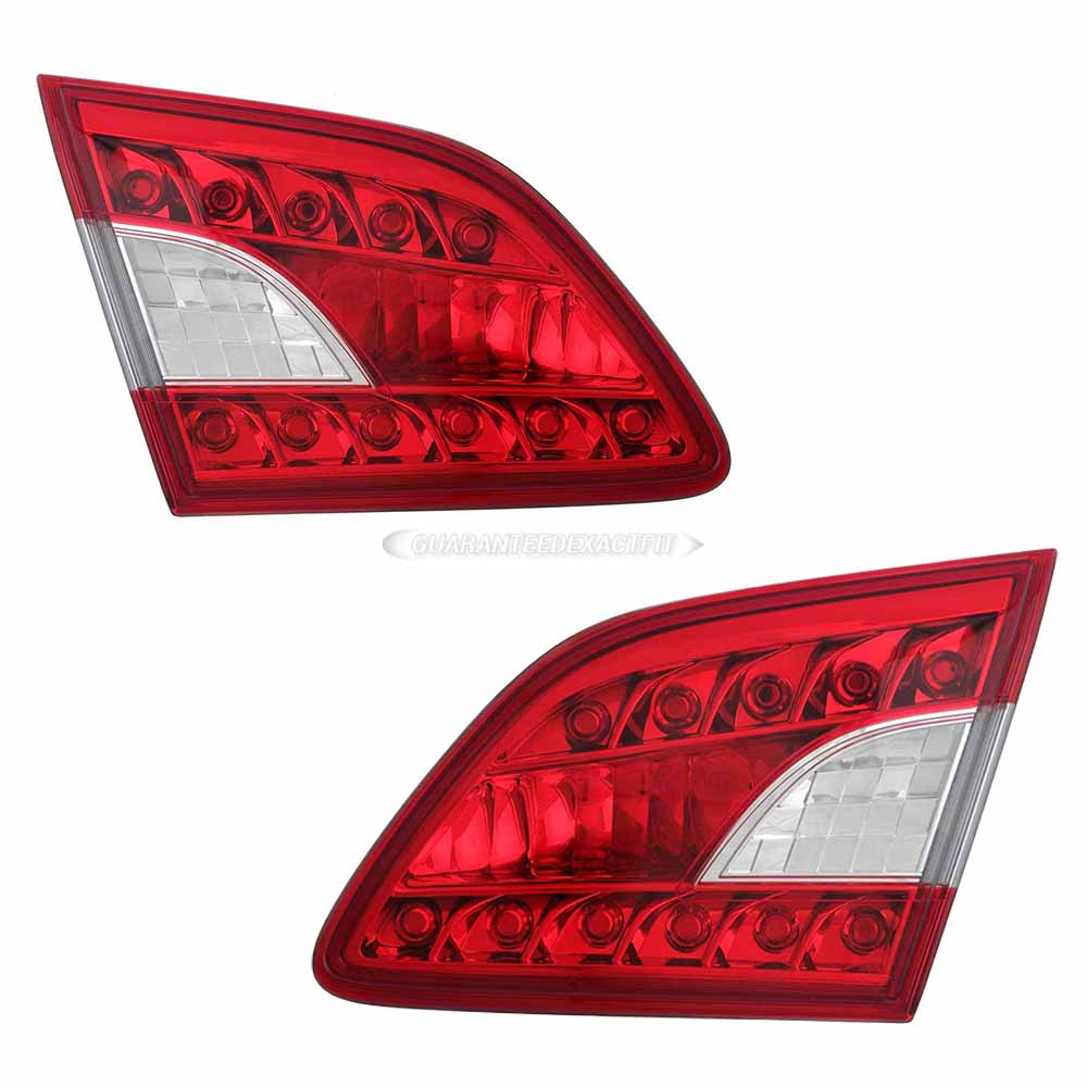 2013 Nissan Sentra Tail Light Assembly Pair