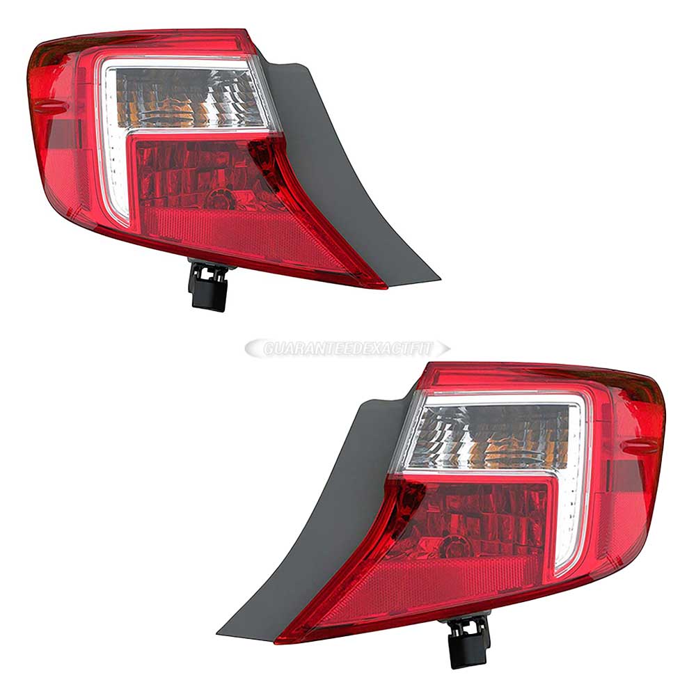 2012 Toyota Camry Tail Light Assembly Pair