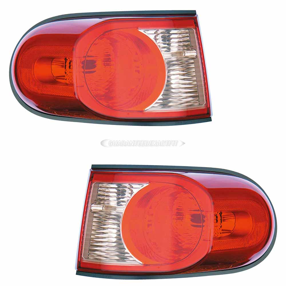 2007 Toyota FJ Cruiser Tail Light Assembly Pair