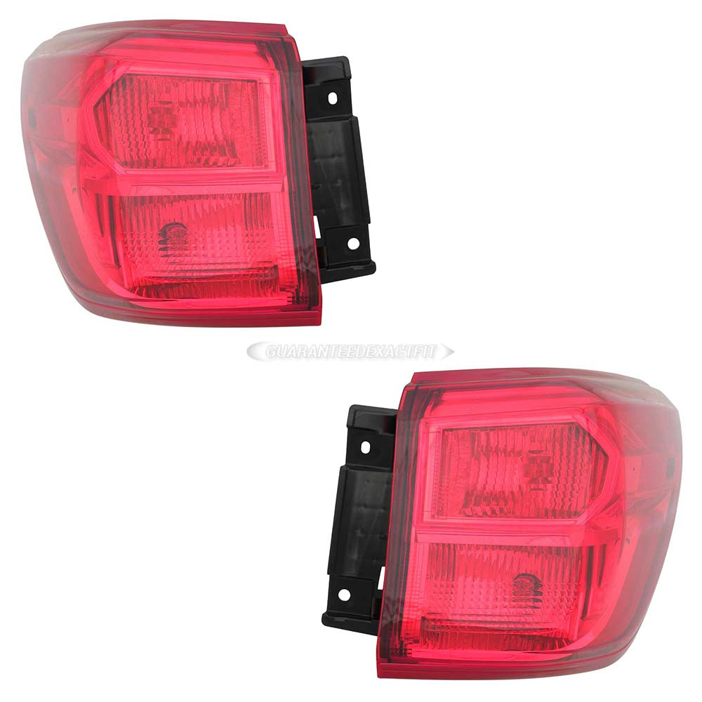 2017 Nissan Pathfinder Tail Light Assembly Pair