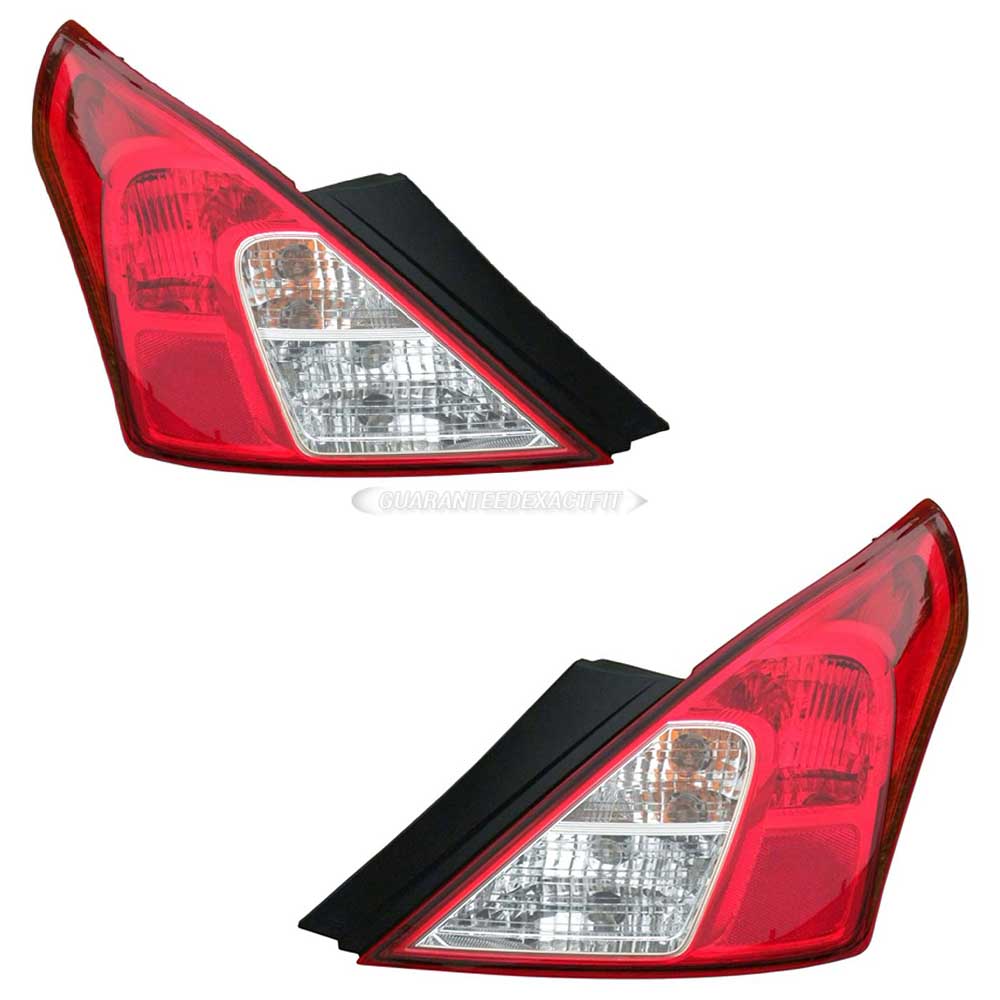 2012 Nissan Versa Tail Light Assembly Pair