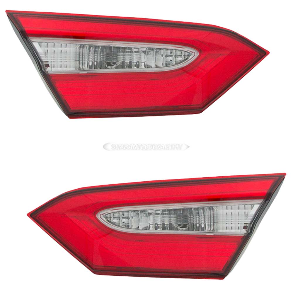 2019 Toyota Camry Tail Light Assembly Pair
