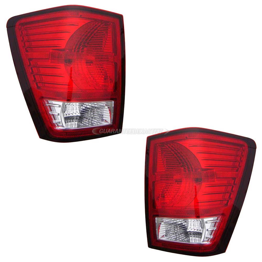 2007 Jeep Grand Cherokee Tail Light Assembly Pair
