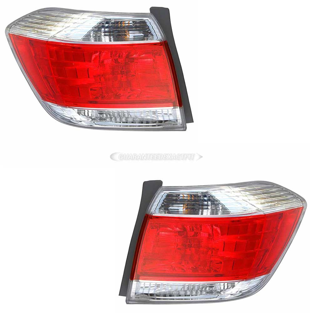 2012 Toyota Highlander Tail Light Assembly Pair