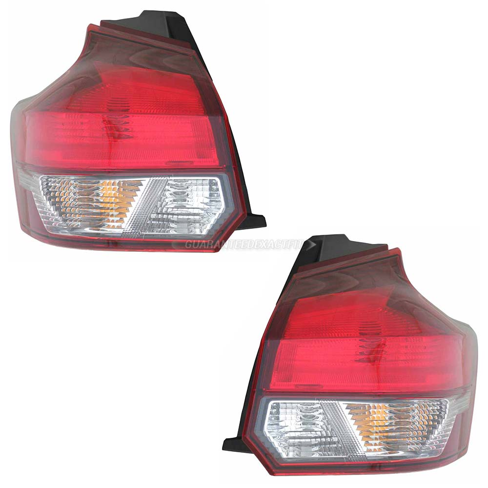 2019 Nissan Kicks Tail Light Assembly Pair