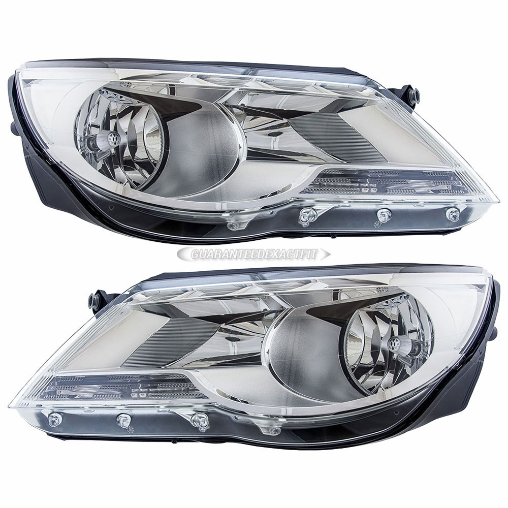 2009 Volkswagen Tiguan Headlight Assembly Pair