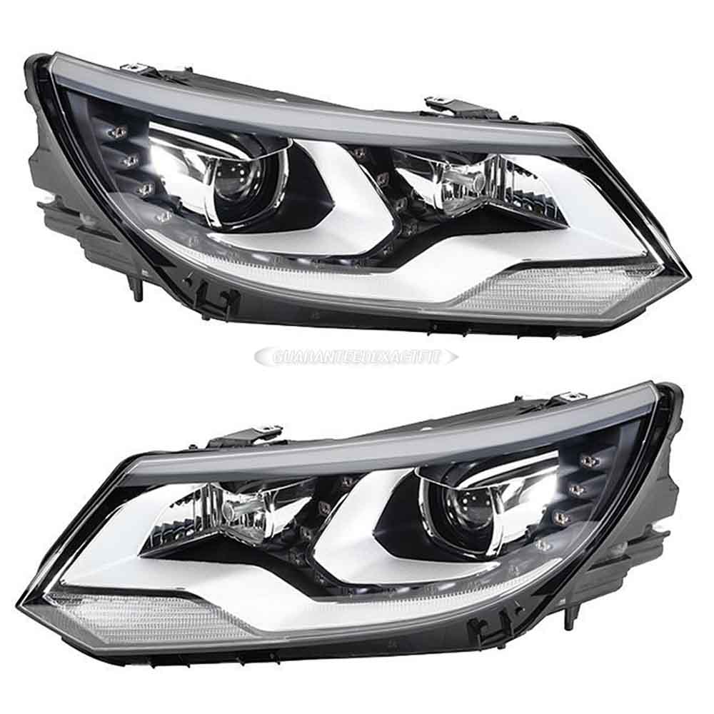 2015 Volkswagen Tiguan Headlight Assembly Pair