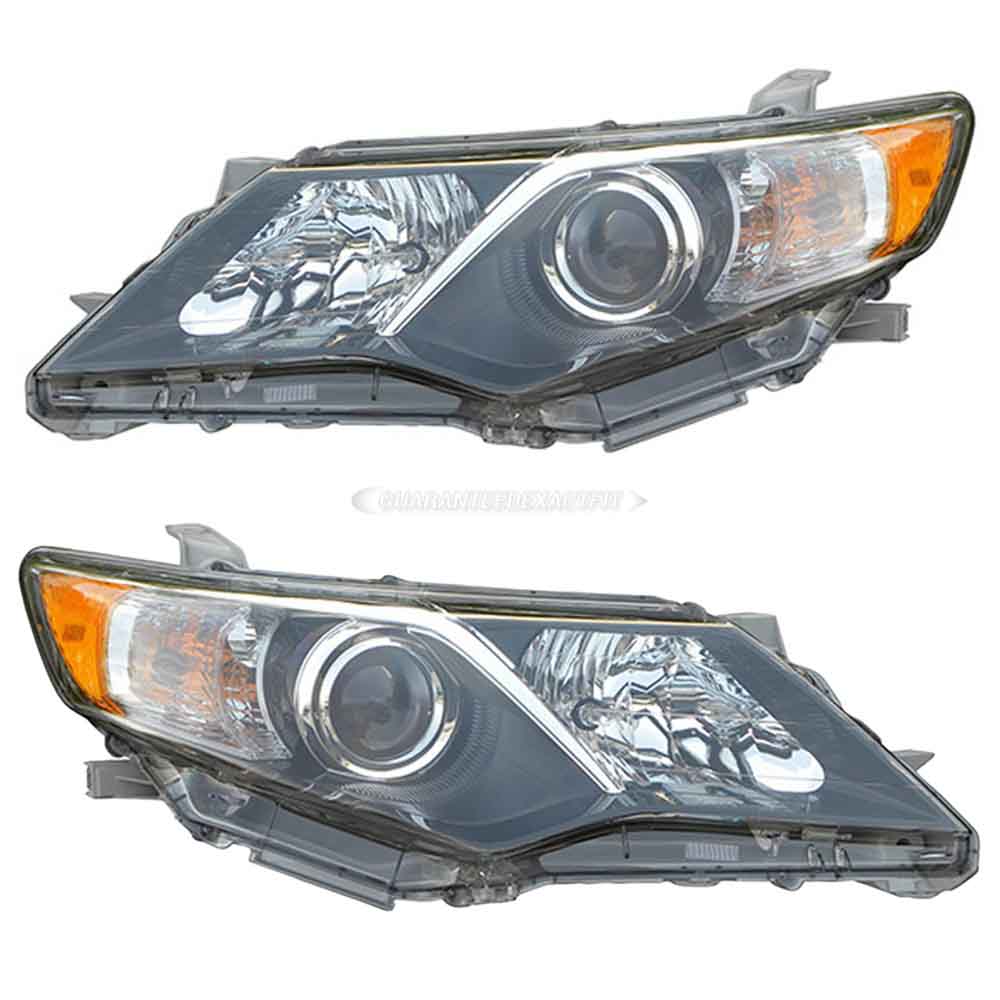 2014 Toyota Camry Headlight Assembly Pair