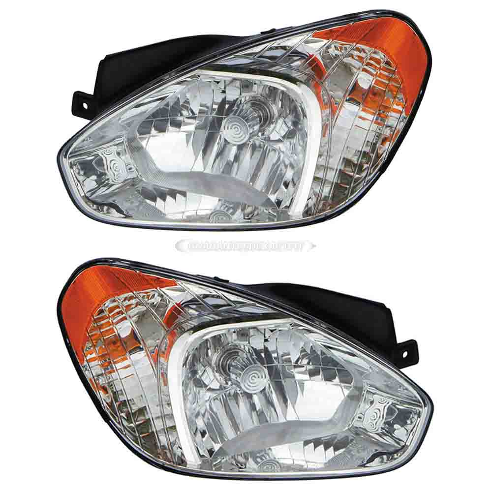 2007 Hyundai Accent Headlight Assembly Pair