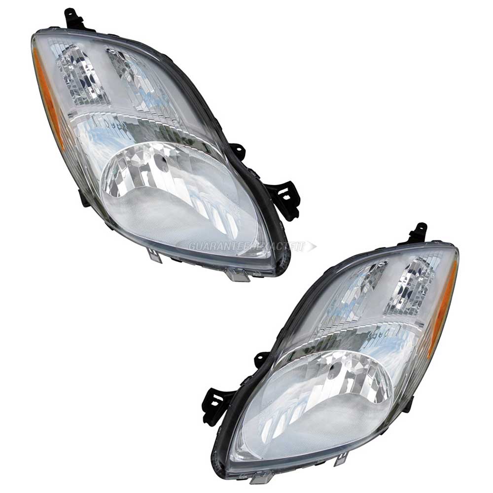 2011 Toyota Yaris Headlight Assembly Pair