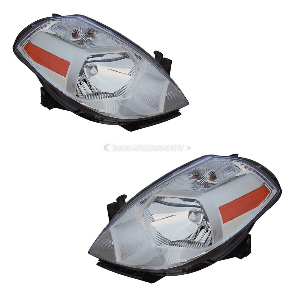 2009 Nissan Versa Headlight Assembly Pair