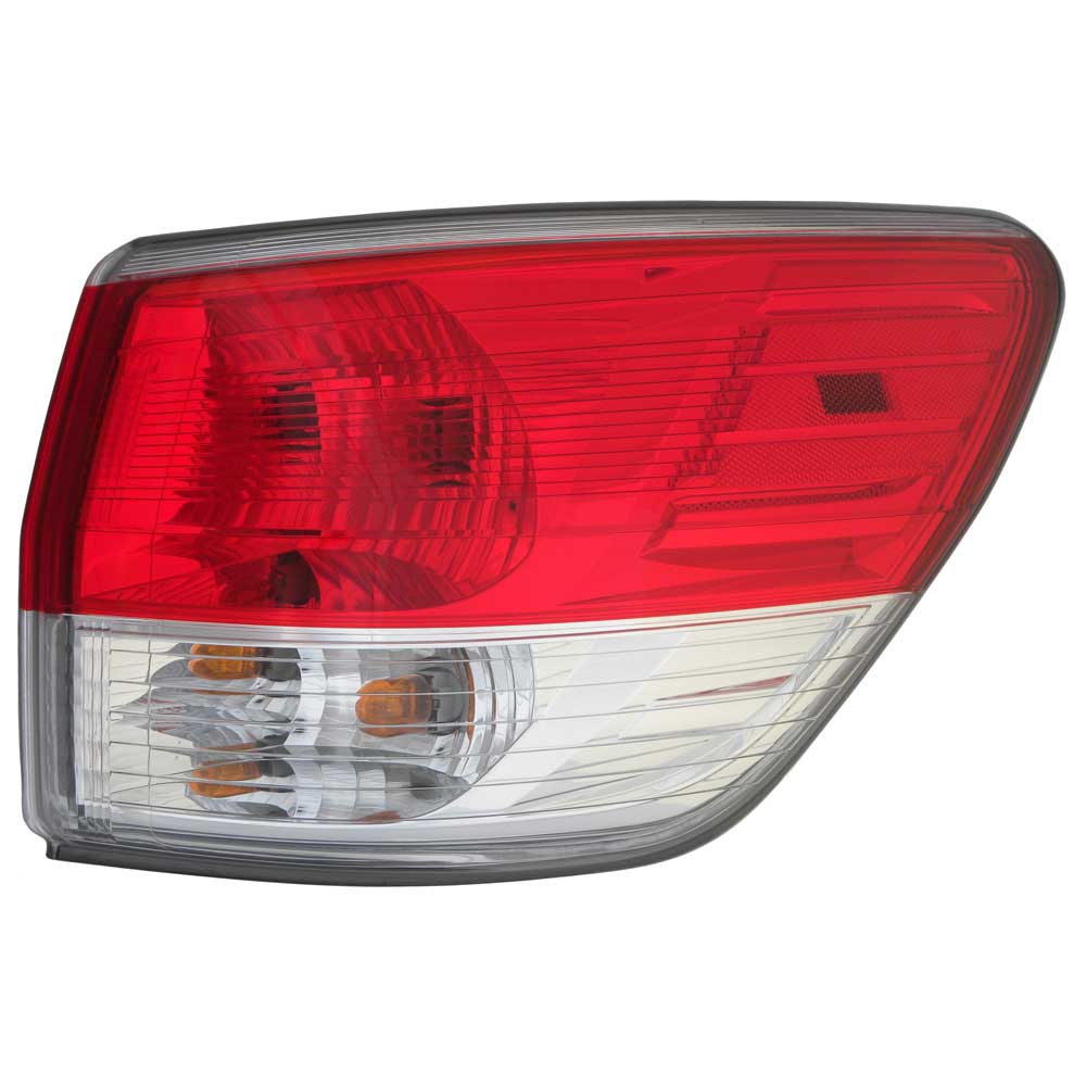 2013 Nissan Pathfinder Tail Light Assembly Pair