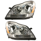 BuyAutoParts Headlight Assembly - Pair 16-80222H2